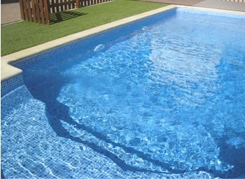 Piscina renovada e impermeabilizada Piscina totalmente renovada e impermeabilizada