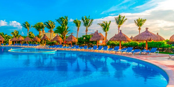 Piscina de complejo hotelero Piscina de complejo hotelero con lámina armada de Piscinas CGT